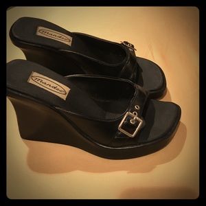 Women's Black slip on wedge shoes